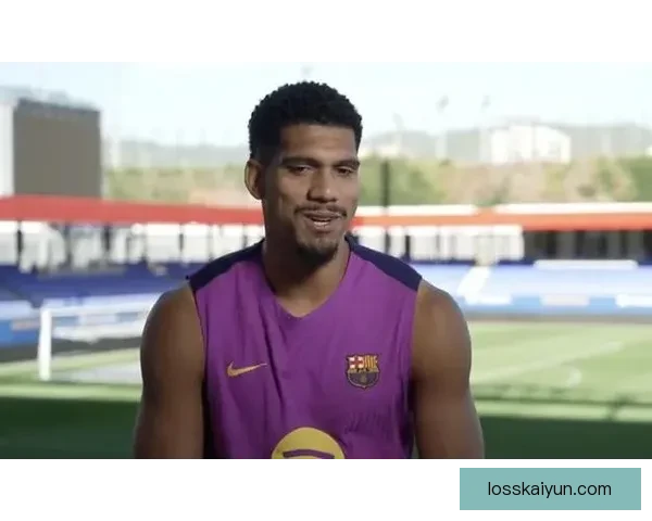 阿劳霍近期持续提升球场影响力，展现出良好的状态与竞争力。