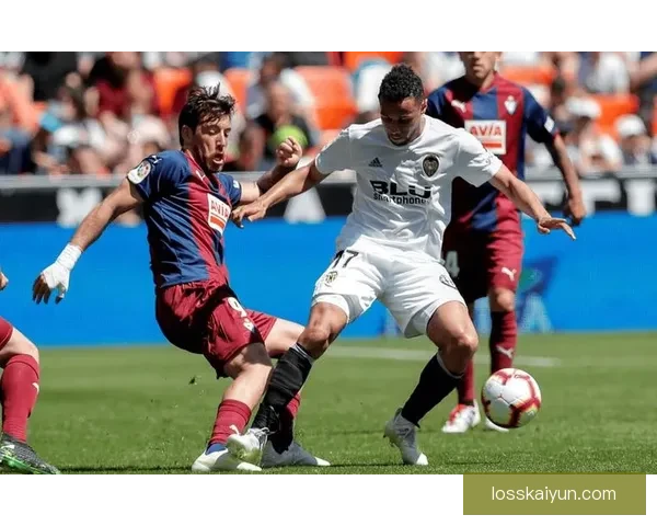 莱万特主帅风格明显，球队战术灵活性受到广泛关注。