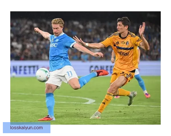 马丁内斯在决赛中的扑救表现稳健，展现出强大竞争力