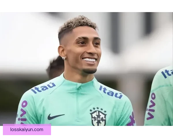 拉菲尼亚与内马尔表现分析：两位巴西球星状态对比及发展趋势